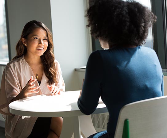 SOS Coaching indiviuel SOS coaching une jeune femme en situation de coaching en anglais par Exanj